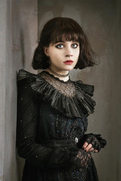 Lydia Deetz Dress, Halloween Birthday Party Games, Lydia Deetz Makeup, Elizabeth Teeter, Beetlejuice Broadway, Lydia Deetz Costume, Lydia Deetz Beetlejuice, Lydia Deetz Cosplay, Beetlejuice Dress