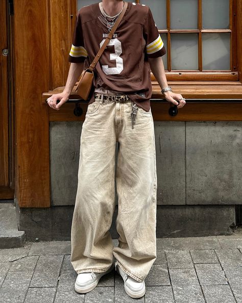 the day after in Amsterdam 🏈 . . . amsterdam street style, how to style baggy jeans, jersey outfit inspiration Amsterdam Street Style, How To Style Baggy Jeans, Amsterdam Street, Style Baggy Jeans, Jersey Outfit, Dark Wear, The Day After, Streetwear Men Outfits, Baggy Jeans