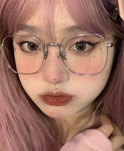 Korean Makeup With Glasses, Cute Makeup With Glasses, Asian Makeup Glasses, Makeup Looks With Glasses, Makeup For Glasses Wearers, Cute Doll Makeup, Cottagecore Makeup, Makeup With Glasses, Makeup Glasses