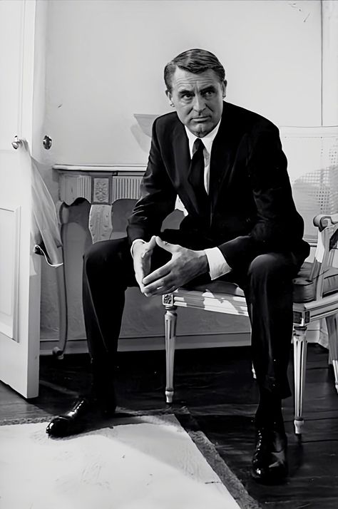 Villain Men Aesthetic, Old Hollywood Men Fashion, Cary Grant Style, Carry Grant, 50s Style Men, Gary Grant, Pitti Uomo Street Style, Men Are Men, Hollywood Men