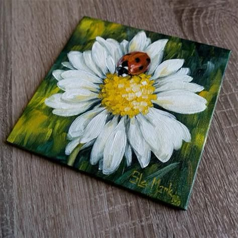 Small Canvas Art Painting, Ladybug Acrylic Painting, Small Canvas Flower Paintings, Ladybug Canvas Painting, Daisy Canvas Painting, Easy Flower Painting Ideas On Canvas, Easy Canvas Art Flowers, Ladybug Painting On Canvas, Ladybird Painting