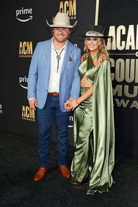 Lainey Wilson Outfits, Football Player Boyfriend, Maddie & Tae, Canadian Football League, Lainey Wilson, Concert Wear, Zac Brown Band, Entertainer Of The Year, New Relationship