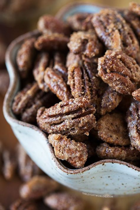 Maple Cinnamon Spiced Nuts are perfect for holiday gift giving! Recipe on tablefortwoblog.com Candied Pecans Recipe, Maple Candy, Sugared Pecans, Spiced Pecans, Roasted Pecans, Nut Recipes, Pecan Recipes, Candied Nuts, Easy Cinnamon