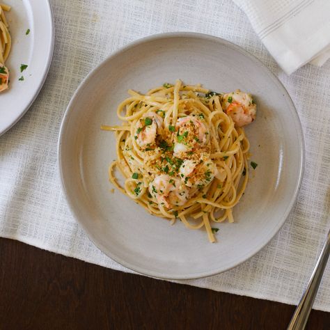 Linguine Aglio e Olio with Shrimp by Scott Conant Scott Conant, Seafood Pasta Dishes, Shrimp Marinade, Instagram Class, Aglio E Olio, Spring Treats, Ideas Videos, Seafood Pasta, Shrimp Recipe