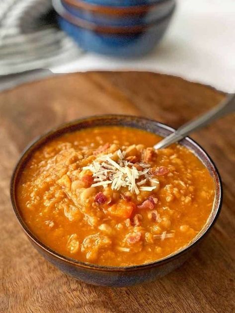 Navy Bean Soup with Bacon - BENSA Bacon Lovers Society Bacon Recipes For Dinner, Bacon Dinner, Navy Bean Soup, Bean And Bacon Soup, Beans In Crockpot, Navy Bean, Leftovers Soup, Bacon Mac And Cheese, Bacon Soup