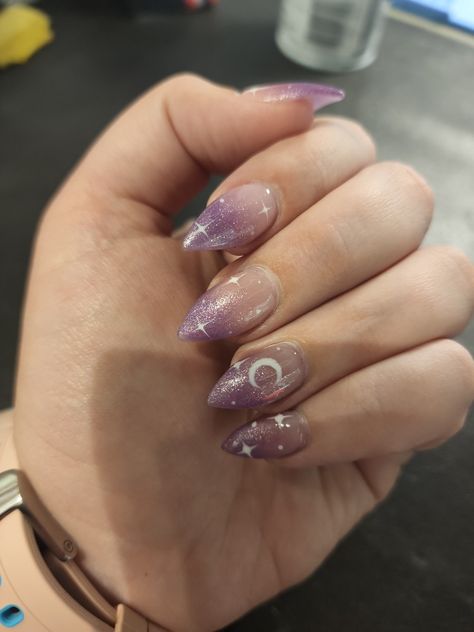 Holographic Star Nails, Gemini Nails Ideas, Prom Purple Nails, Fairy Nails Aesthetic, Purple Fairy Nails, Star And Moon Nails, Purple Star Nails, Spiritual Nail Art, Purple Witchy Nails