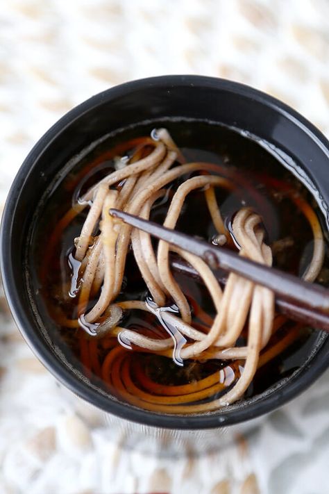 Cold Soba Noodles, Zaru Soba, Soba Recipe, Noodle Sauce, Cold Soba, Buckwheat Noodles, Easy Asian Recipes, Summer Meal, Soba Noodles