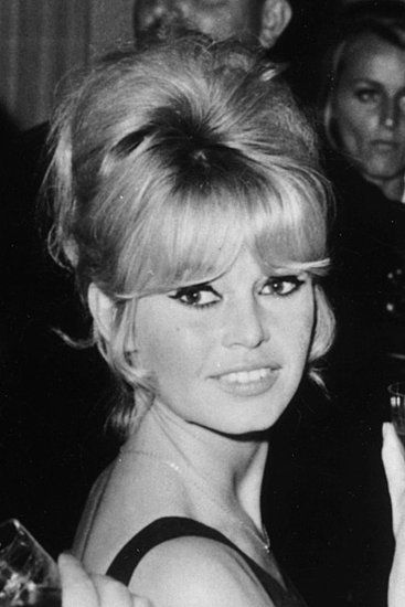 A beehive can be worn to tie up your longer hair in a half up half down style, just like the Ronettes and the Bridgette Bardot. Description from hairstalk.com. I searched for this on bing.com/images 1960s Bangs, Bardot Hair, Bridgette Bardot, 1960s Hair, Bridget Bardot, Vintage Wedding Hair, Ann Margret, Swinging Sixties, Tilda Swinton