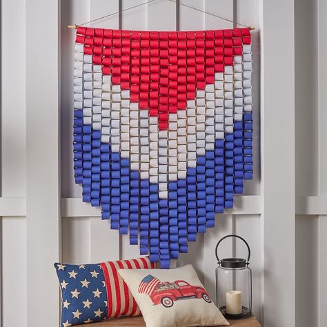 Diy Crafts To Do At Home, American Flag Crafts, Flag Diy, Flag Crafts, Paper Chain, 4th July Crafts, Patriotic Art, Paper Chains, Make Cards