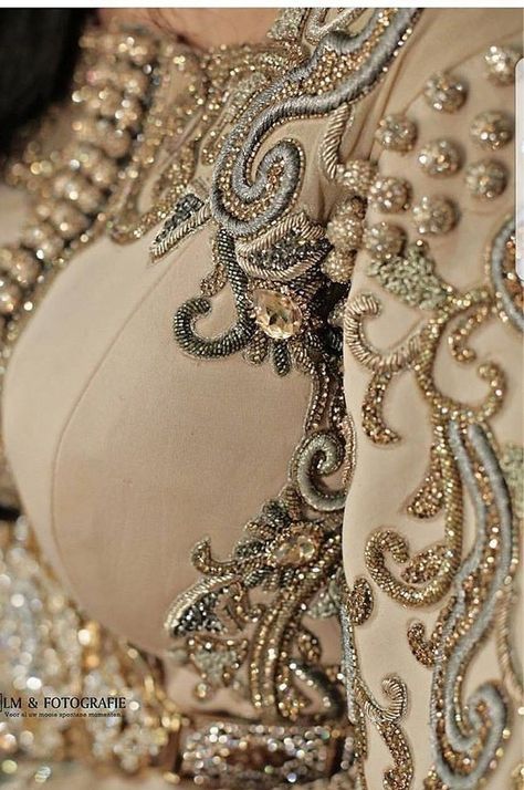 Caftan Gallery, Couture Dior, Tambour Beading, Gold Work Embroidery, Zardozi Embroidery, Tambour Embroidery, Beadwork Embroidery, Motifs Perler, Moroccan Fashion