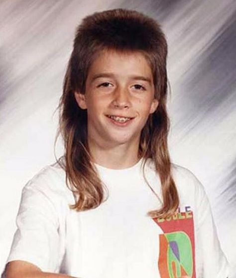 30 Totally Rad Old School Pics That Will Take You Back in Time - Feels Gallery | eBaum's World Worst Haircut Ever, Vintage Haircuts, Joe Dirt, Awkward Family Photos, Mullet Haircut, Bad Haircut, 80s Hair, Bad Kids, Kids Hair Cuts