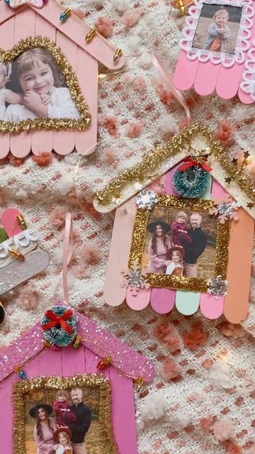 Popsicle Stick House Ornament, Winter Crafts With Kids, Popsicle Stick Frame Ornament, Christmas Picture Frame Craft, Christmas Frame Craft, Diy Picture Ornaments For Kids, Homemade Kids Christmas Ornaments, Christmas Craft Ideas For Teens, Keepsake Crafts For Kids