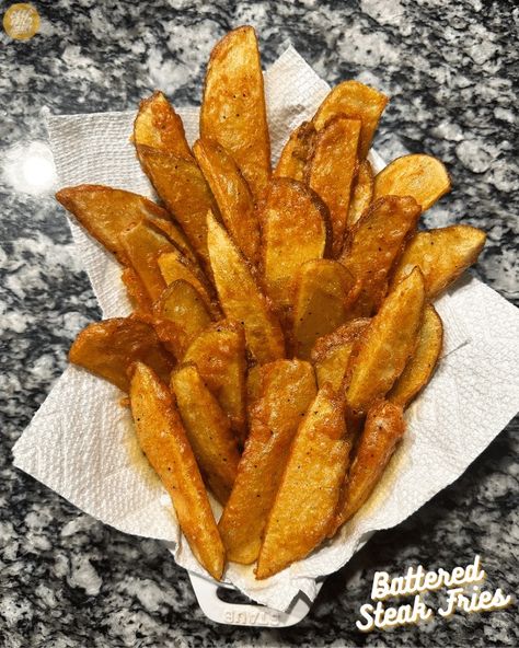 These Battered Steak Fries are dipped in a well-seasoned wet dredge, then deep-fried until golden brown, crispy, and delicious! Battered Fries Recipe, Gold Potato Recipes, Fried Steak Recipes, Burger Recipes Beef, Seasoned Fries, Easy Steak, Fries Recipe, Burger And Fries, Steak Fries