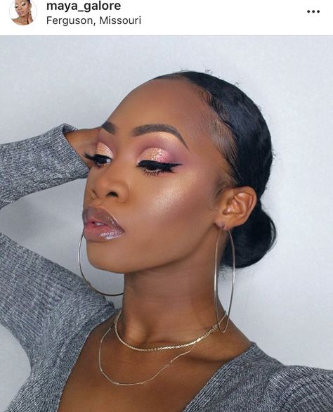 Pink eyeshadow makeup for black women Pink Eyeshadow Makeup, Light Pink Eyeshadow, Pink Eyeliner, Pink Eyeshadow Look, Rose Gold Makeup, Eyeliner Black, Makeup For Black Skin, Stunning Hairstyles, Brown Skin Makeup