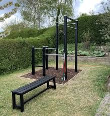 Calisthenics Backyard Gym, Outside Gym Ideas, Outside Gym Ideas Backyards, Backyard Workout Area, Diy Outdoor Gym, Outdoor Gym Ideas Backyards, Outdoor Gym Ideas, Garden Gym Ideas, Outdoor Pull Up Bar