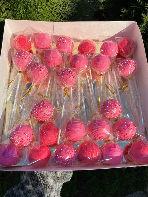 Hot Pink Treats For Party, Shades Of Pink Cake Pops, Y2k Party Desserts, Pink Party Cake Ideas, Pink Party Astetic, Barbie Theme Table Set Up, Pink Party Dessert Table, Barbie Baking Ideas, Barbie Inspired Treats