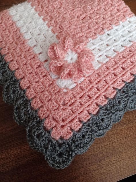 Handmade crochet baby blanket car sear and stroller blanket. Baby shower gift. Crochet Baby Blanket Borders, Granny Square Quilt, Handmade Baby Items, Baby Shawl, Easy Crochet Animals, Cadeau Baby Shower, Crochet Blanket Designs, Baby Afghan Crochet, Crochet Quilt