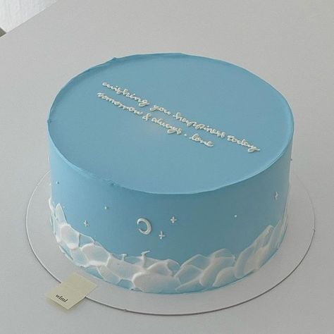 Blue Cake Ideas Birthday Simple, Cakes With Writing, Pastel Blue Cake Aesthetic, Birthday Cake Aesthetic Blue, Blue Simple Cake, Bts Cake Ideas, Cake Decorating Blue, Minimalist Cake Aesthetic, Blue Cake Aesthetic