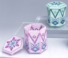 Mint green boxes | Sweet Pea Beadwork Beaded Boxes Pattern Free, Beaded Hexagon, Hexagon Box, Beaded Projects, Seed Bead Crafts, Crochet Beaded Bracelets, Diy Bead Embroidery, Beaded Earrings Tutorials, Beading Patterns Free