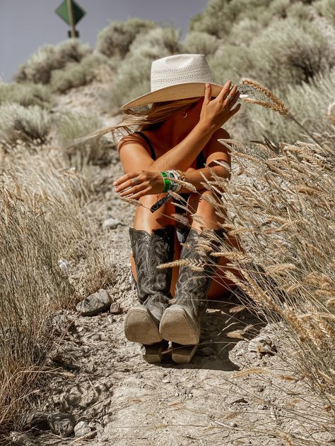 Cowboy Hat Women, Cowboy Hats Women, Hat Women, Cowboy Hat, Country Girls, Western Fashion, Cowboy Hats, Montana, Saddle