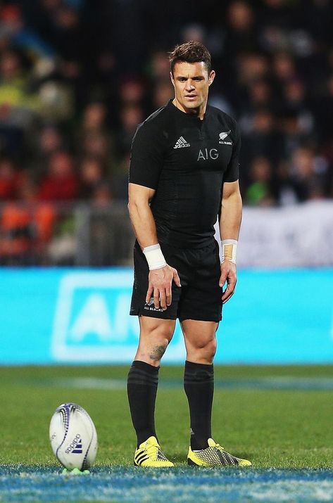 Dan Carter Rugby, All Blacks Rugby Wallpaper, Rugby Aesthetic Wallpaper, Masculinity Photography, Duane Vermeulen, Rugby Wallpaper, Rugby Pictures, Sport Psychology, All Blacks Rugby Team