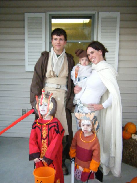 Star Wars---Anakin, Padme Amidala, Princess Leia, Queen Amidala, Ahsoka Princess Amidala Costume, Padme Costume Diy, Star Wars Couple Costume, Padme Amidala Cosplay, Padme Amidala Costume, Padme Costume, Star Wars Couples, Anakin And Padme, Star Wars Anakin