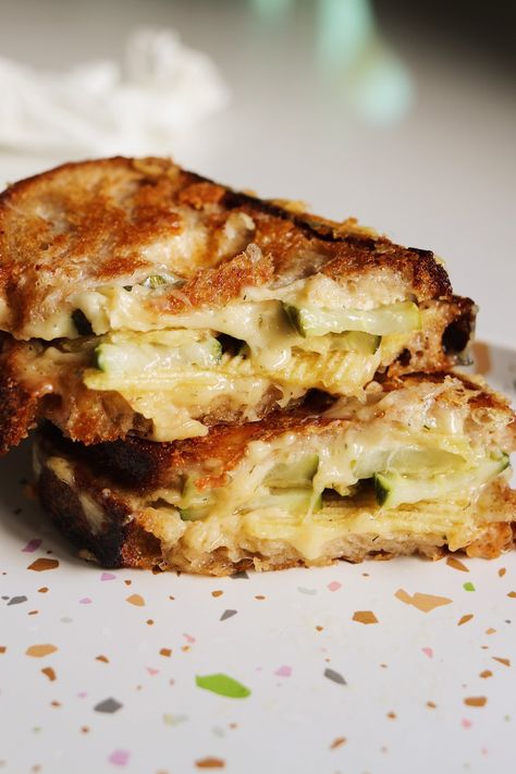 Dill Pickle Grilled Cheese Sandwich, Grilled Cheese With Pickles, Pickle Grilled Cheese, Pickle Sandwich, Grilled Cheese Sandwich Recipe, Easy Grilled Cheese, Grilled Cheese Recipe, Cheese Sandwich Recipe, Cheese Sandwich Recipes