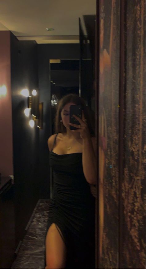 Black Dress Mirror Pic, Black Dress Selfie, Black Dress Mirror Selfie, Dress Mirror Pic, Black Tube Dress, Fake Account, Tight Black Dress, Black Tube, Dressing Mirror