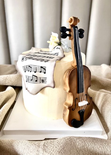 Violin Cake Ideas, Music Cake Ideas, Musician Cake, Violin Cake, Musical Cake, Bolo Musical, Boys 8th Birthday, Music Cakes, Music Cake