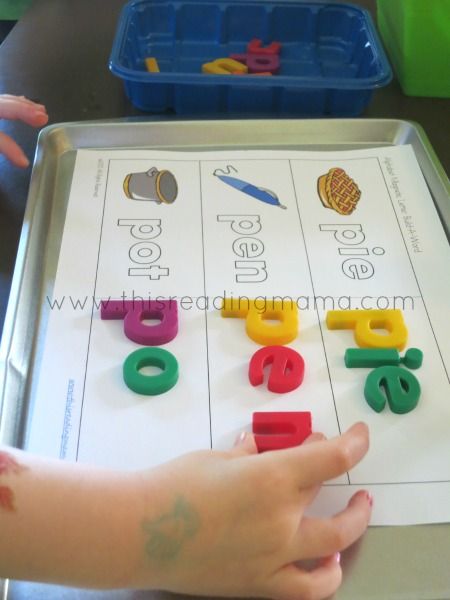 FREE Magnetic Alphabet Build-a-Word Sheets~ so handy! Build A Word Free Printable, Preschool Reading, Preschool Literacy, Tot School, Kindergarten Literacy, Kindergarten Reading, Early Literacy, Learning Letters, Alphabet Activities