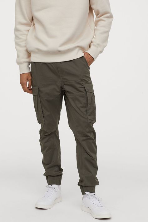 Cargo Jogger Pants Outfit, Green Cargo Pants Outfit Men, Green Cargo Pants Outfit, Cargo Pants Outfit Men, Jogger Pants Outfit, Minimalist Fashion Men, Pants Outfit Men, Mens Jogger Pants