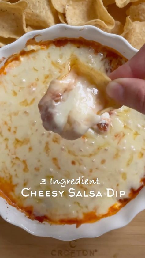 If you’re asked to bring an app to your next gathering, I’ve got you covered! This 3 Ingredient Cheesy Salsa Dip is sure to be a crowd… | Instagram Cream Cheese Salsa Dip, Appertiser Ideas, Leftover Sour Cream, Thanksgiving Food Crafts, Foil Bake, Vegetarian Dip, Jarred Salsa, Delicious Dips Recipes, Cream Dip