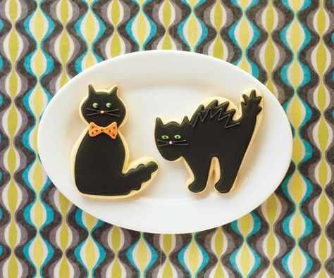 Black cat cookies won't draw any hisses from the crowd. Photo: Steve Mann Decorating Halloween Cookies, Biscotti Halloween, Black Cat Cookies, Galletas Halloween, Halloween Sugar Cookies Decorated, Decorating Halloween, Almond Sugar Cookies, Halloween Cookies Decorated, Halloween Sugar Cookies