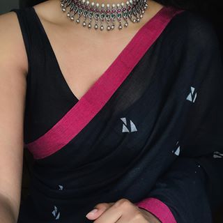 Ankita (@kitakaturi) • Instagram photos and videos Saree Combination, Saree Outfit, Sari Style, Cotton Saree Blouse Designs, Cotton Saree Blouse, Scratchboard Art, Simple Saree Designs, Indian Sari Dress, Traditional Attires