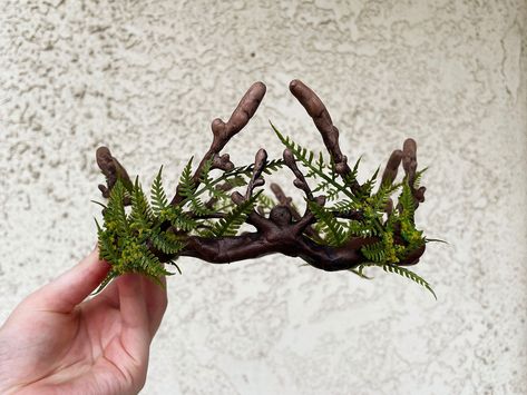 A handmade delicate branch crown, decorated with faux ferns and moss Handmade crown made from Eva foam Made to order, each piece will be slightly unique as it is made to order Mushroom Crown, Branch Crown, Twig Crown, Mushroom Circle, Cosplay Crown, Fairy Circle, Fantasy Crown, Ren Faire Costume, Halloween Accessories Hair