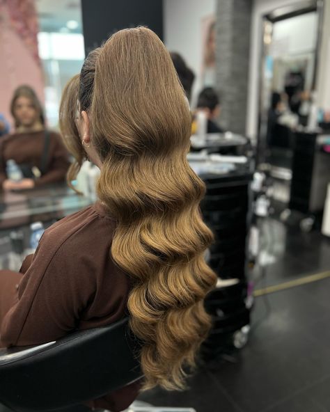 Hollywood Wave 🤍🤍 #hair#hollywoodwaves#hairstyle#yeghairsalon#bridalhair#hairfashion#yeghairdresser#weddinghair Hollywood Wave Hair, Hollywood Waves, Wave Hair, Hollywood, Hair Styles, Hair, Quick Saves