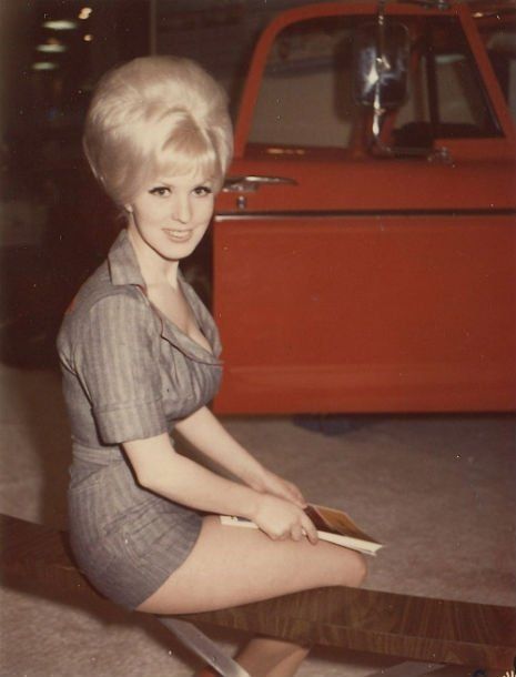 1960s Hair, 60s Hair, Beehive Hair, Sixties Fashion, Retro Hairstyles, Amy Winehouse, 1960s Fashion, Bad Hair, Big Hair