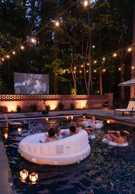 Throwing an Outdoor Movie Night + My Ultimate Summer Family Flick List - Chris Loves Julia Beach House Party, Dive In Movie, Pool Movie, Outside Movie, Night Pool Party, Backyard Pool Parties, Beach Tree, Outdoor Movie Screen, Backyard Movie Nights