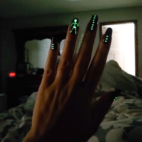 Halloween Nails Glow In The Dark, Glow In The Dark Halloween Nails, Dark Halloween Nails, Dark Nail Art, Glow In The Dark Halloween, Girls Nail Designs, Dark Nail, Dark Halloween, Girl Nails