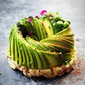 Avocado Decoration Avocado Rose, Avocado Rice, Avocado Slices, Avocado Recipes, Food Shows, Rice Cakes, Instagram Food, Food Presentation, Food Plating