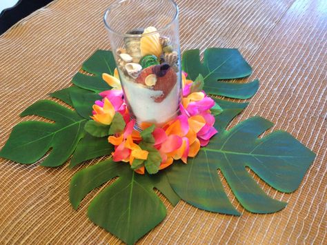 Centerpiece for Moana/Polynesian birthday party Moana Centerpieces, Moana Birthday Party Theme, Moana Theme Birthday, Lilo En Stitch, Festa Moana Baby, Moana Theme, Moana Themed Party, Tropical Birthday Party, Luau Party Decorations