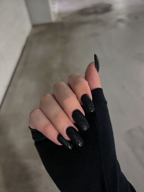 Black Nails Spider, Black Spiderman Nails, Spider Web Acrylic Nails, Web Acrylic Nails, Black Halloween Nail Designs, Halloween Nails Designs, Black Halloween Nails, Miles Spiderman, Matte Black Nails