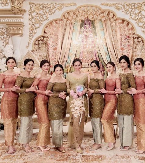 Bridesmaid Songket, Inspirasi Bridesmaid, Baju Bridesmaid Hijab, Melayu Wedding, Bridesmaid Kebaya, Kebaya Bridesmaid, Javanese Wedding, Batik Dress Modern, Kebaya Wedding