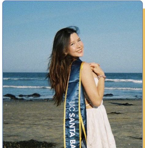 Ucsb Graduation Pictures, Graduation Picture Ideas Beach, Beach Graduation Pictures, Lauren Core, Grad Poses, Graduation Shoot, Grad Photography, Grad Pictures, College Graduation Photos