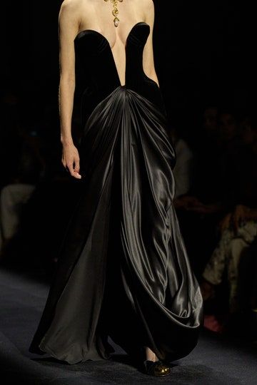 Black Haute Couture Gowns, Dress Construction, Schiaparelli Dress, Schiaparelli Couture, Fall 2022 Couture, 2022 Couture, Fashion Reference, Runway Fashion Couture, Couture Mode