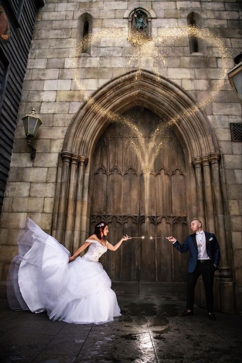 Harry Potter Wedding Pictures, Harry Potter Wedding Photography, Harry Potter Wedding Photos, Harry Potter Themed Wedding Dress, Boda Harry Potter, Harry Potter Wedding Dress, Harry Wedding, Nerd Wedding, Funny Wedding Pictures