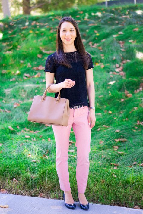 How to transition summer pants to fall | how to wear summer pants in fall, pink pants, Banana Republic Sloan pants, J. Crew denim jacket, NIC+ZOE 4-way cardigan cardy, Ann Taylor lace top, Talbots reversible belt Navy Pants Outfit, Minimalist Work Wardrobe, Work Wardrobe Essentials, How To Wear Belts, Fashion Inspo Summer, Best Work Pants, Doctor Style, Jeans Rosa, Fall Pink