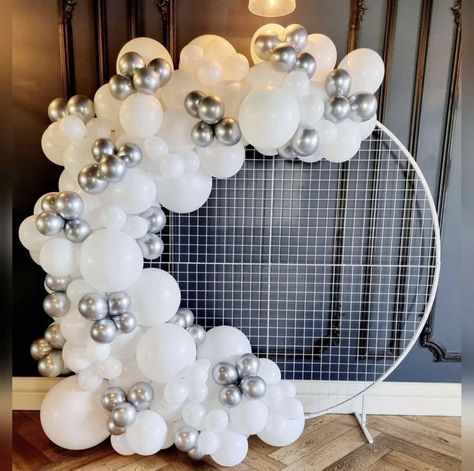 Silver Anniversary Ideas Decorations, White Silver Balloon Garland, Balloon Arch Wedding, 17. Geburtstag, Grad 2023, How To Make Garland, Simple Birthday Decorations, 60 Wedding Anniversary, 50 & Fabulous