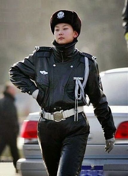 A Chinese Police Officer Cop Uniform, Professional Uniforms, Female Police Officers, Women's Uniforms, Police Uniforms, Tough Girl, Police Women, Female Soldier, Army Uniform