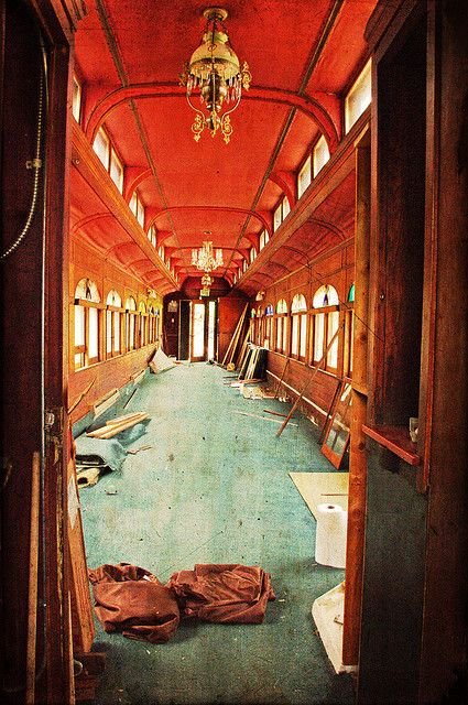 vintage train interior - great color scheme Train Car Interior, Train Interior Design, Log Railing, Train House, Train Interior, Pullman Train, Pullman Car, Train Vintage, Car Station